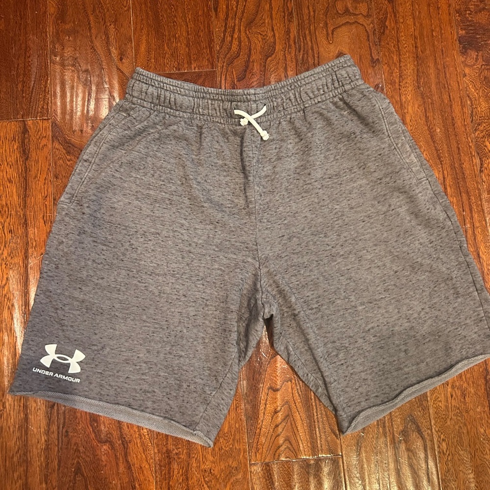 2 men's soft Under Armour classic Charcoal and Light Gray Shorts LG minimalist - Picture 3 of 5